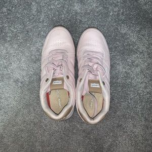 levis pink sneakers